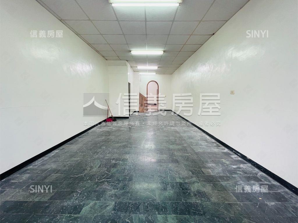 近輕軌凱旋正路大地坪透店房屋室內格局與周邊環境