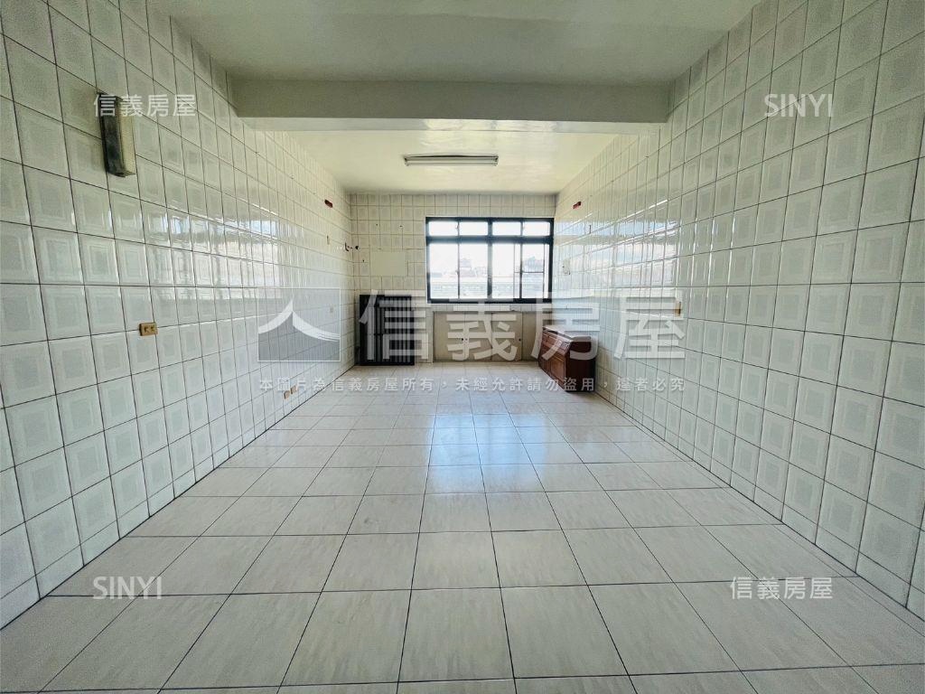 近輕軌凱旋正路大地坪透店房屋室內格局與周邊環境