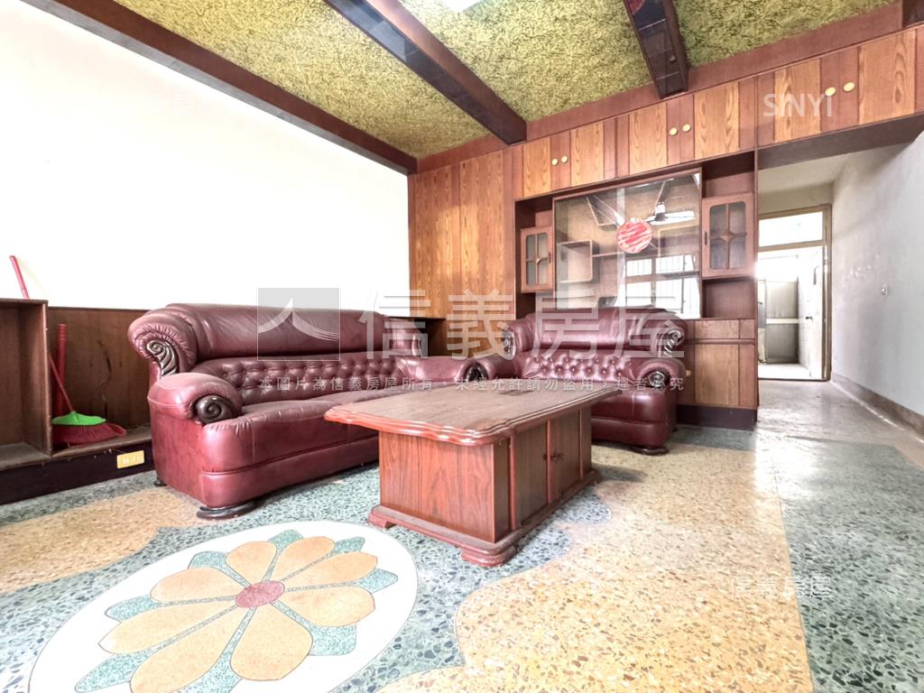 近沙鹿車站臨路透天房屋室內格局與周邊環境