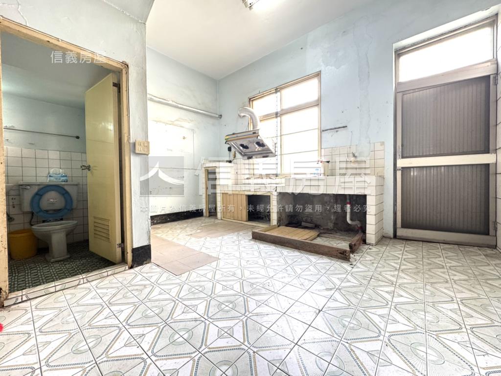 近沙鹿車站臨路透天房屋室內格局與周邊環境