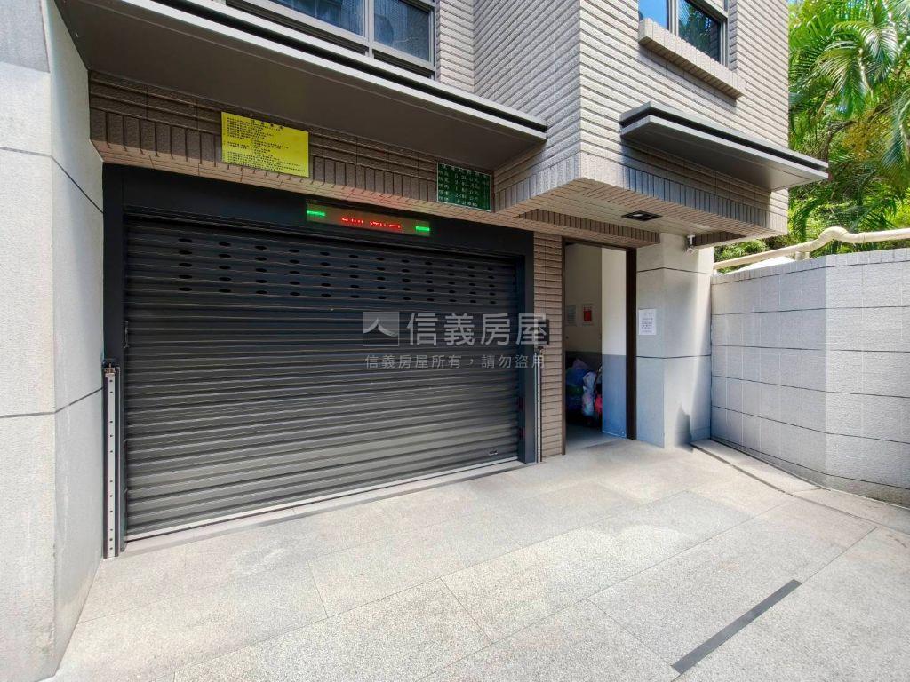 靜心新貴頂客雅閣房屋室內格局與周邊環境
