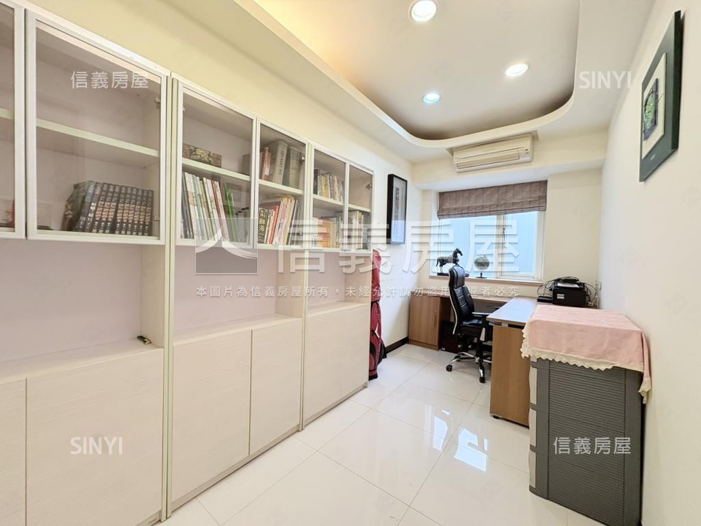 近景安捷運電梯四房車位房屋室內格局與周邊環境