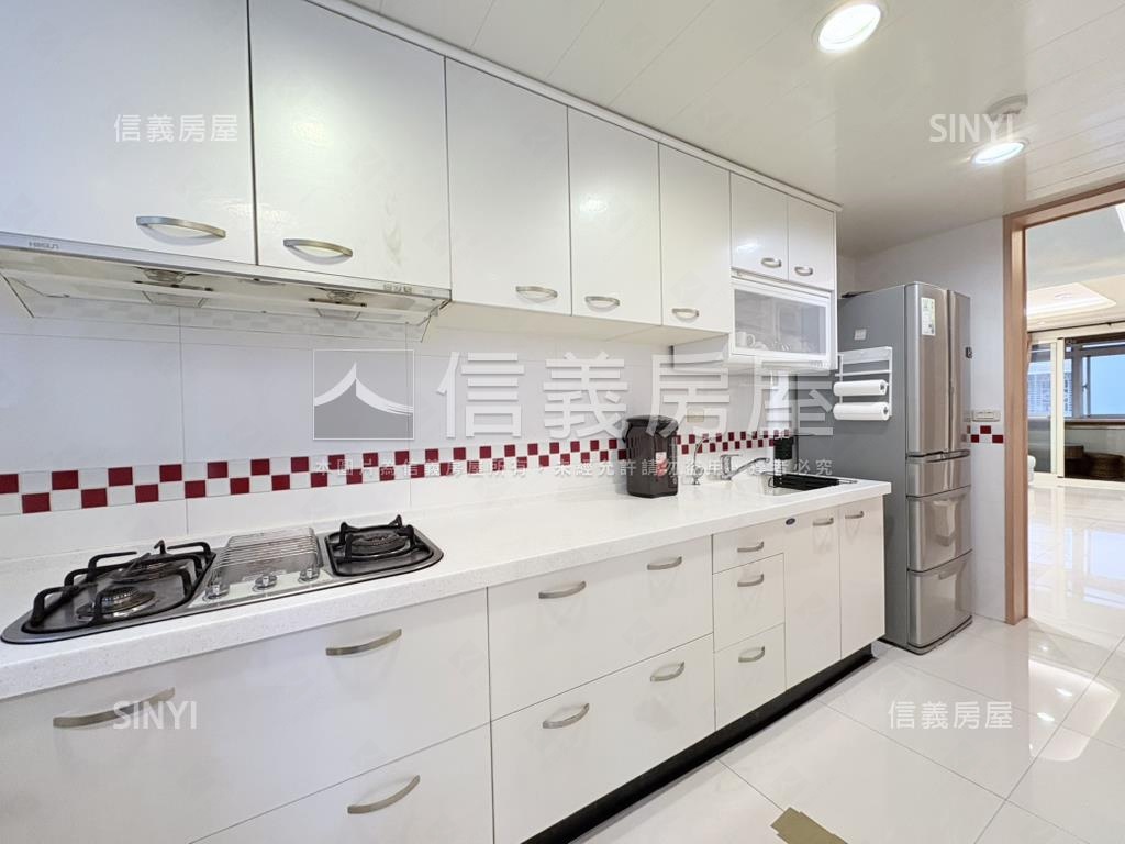 近景安捷運電梯四房車位房屋室內格局與周邊環境