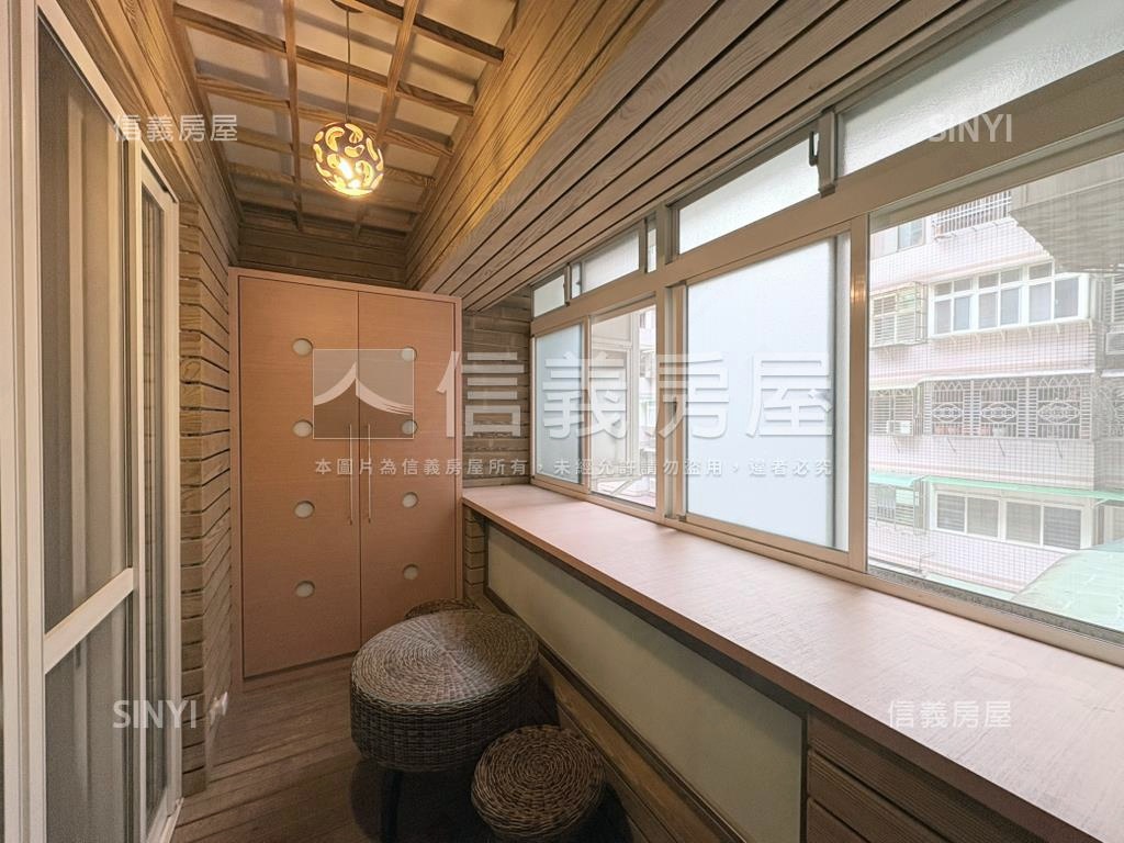 近景安捷運電梯四房車位房屋室內格局與周邊環境