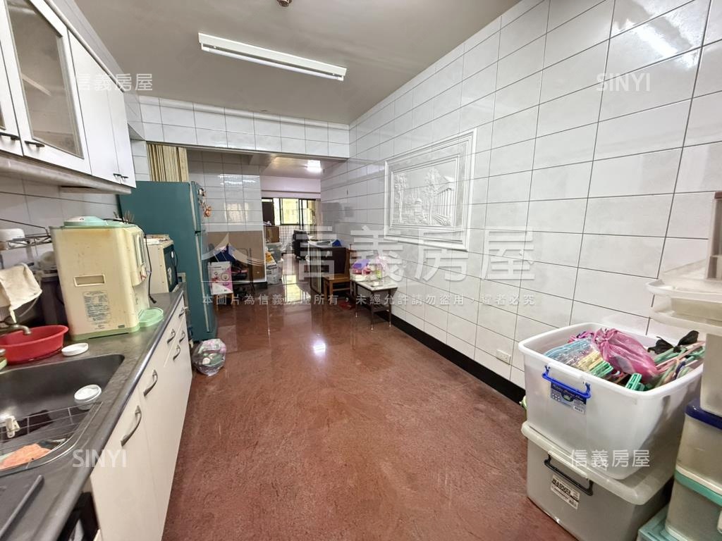 府城星鑽雙陽台３房附平車房屋室內格局與周邊環境