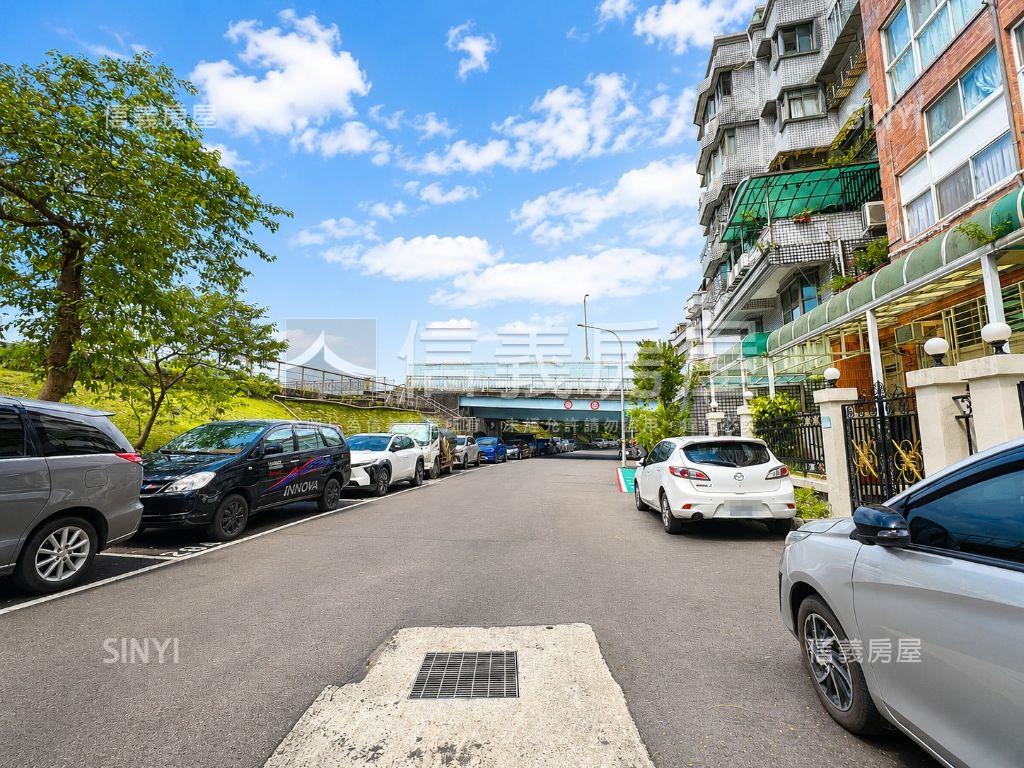 河濱公園樓中樓附車位房屋室內格局與周邊環境