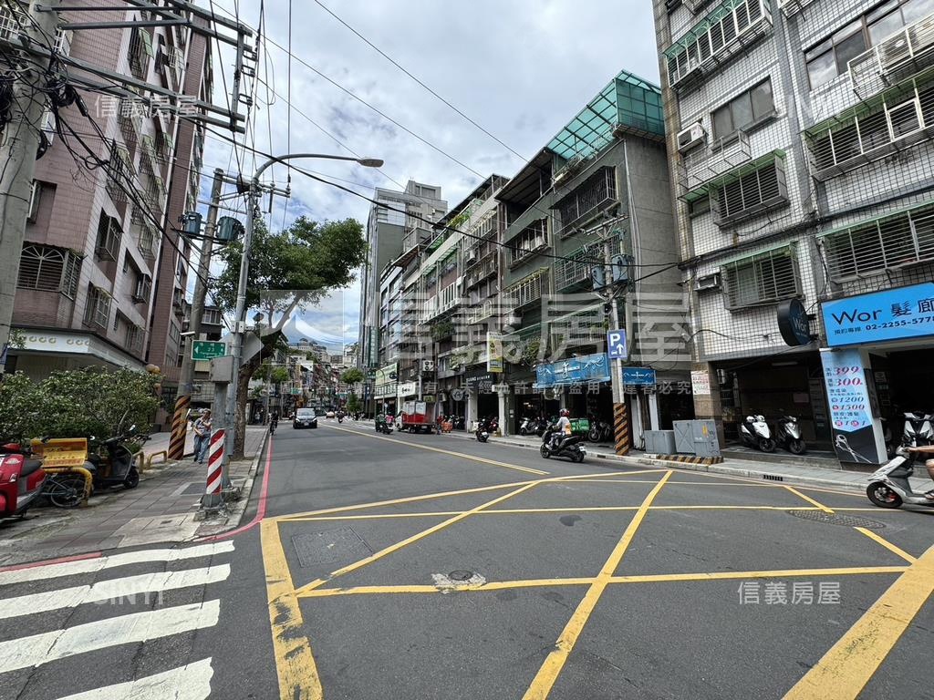 新埔商圈電梯４房大空間房屋室內格局與周邊環境