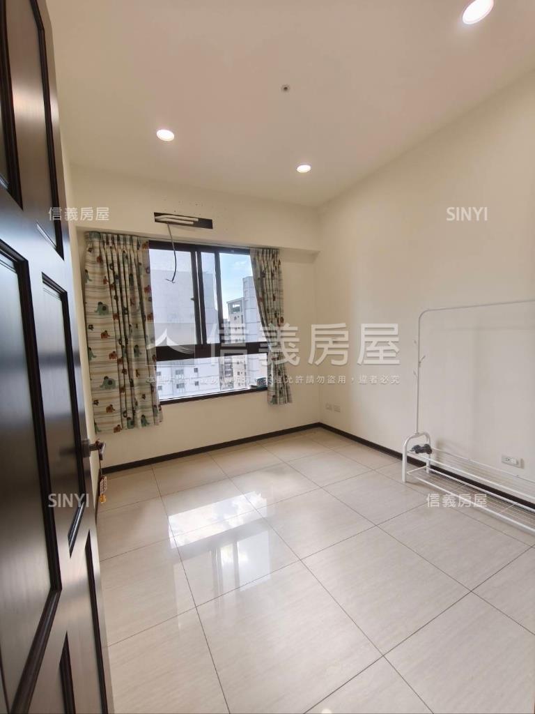 南崁大竹Ｖ１二房車位房屋室內格局與周邊環境