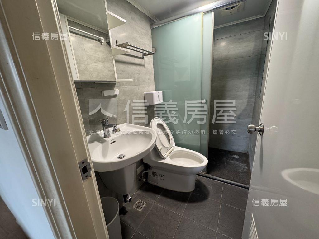 漂亮！西屯裝潢三房車位房屋室內格局與周邊環境