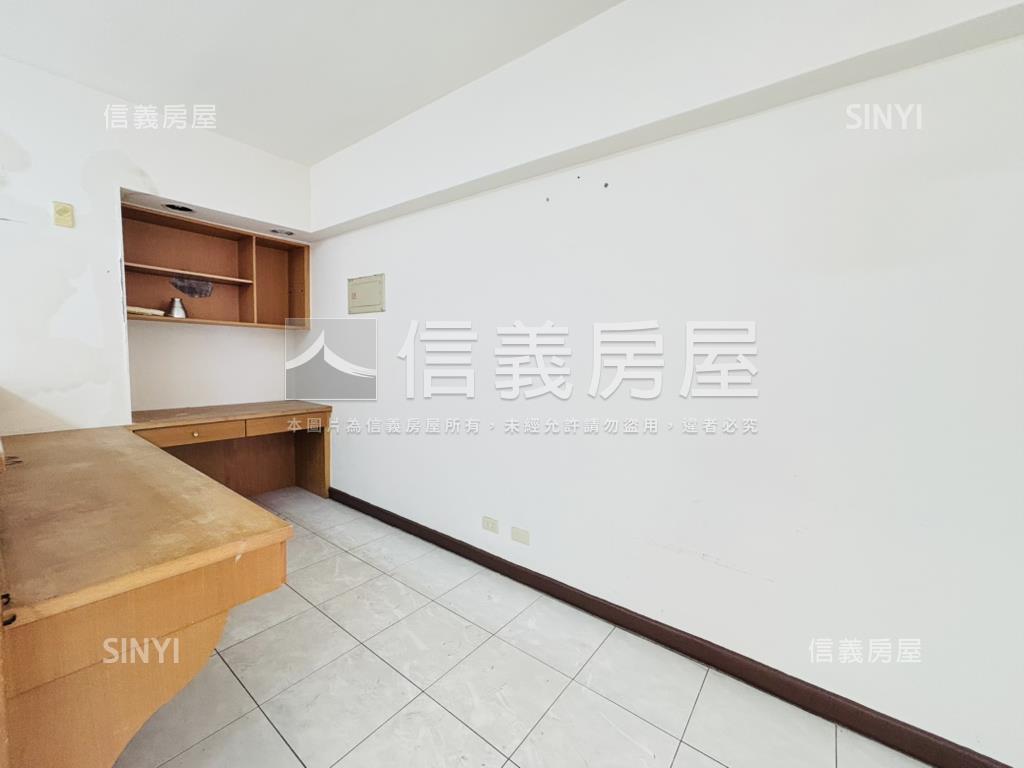 中央公園高樓首排豪景四房房屋室內格局與周邊環境