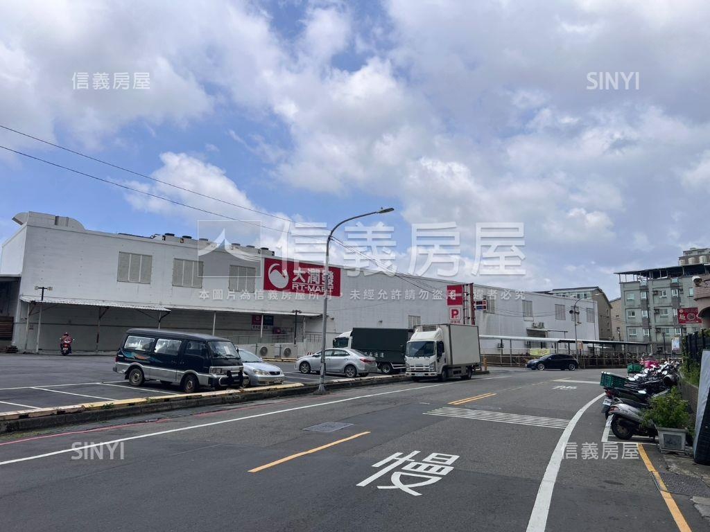 信義國小三房車位房屋室內格局與周邊環境
