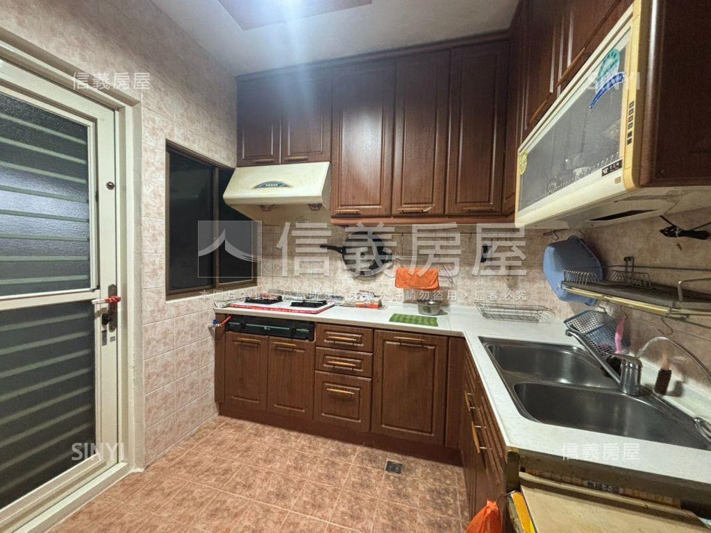 雙併海華電梯頂加房屋室內格局與周邊環境