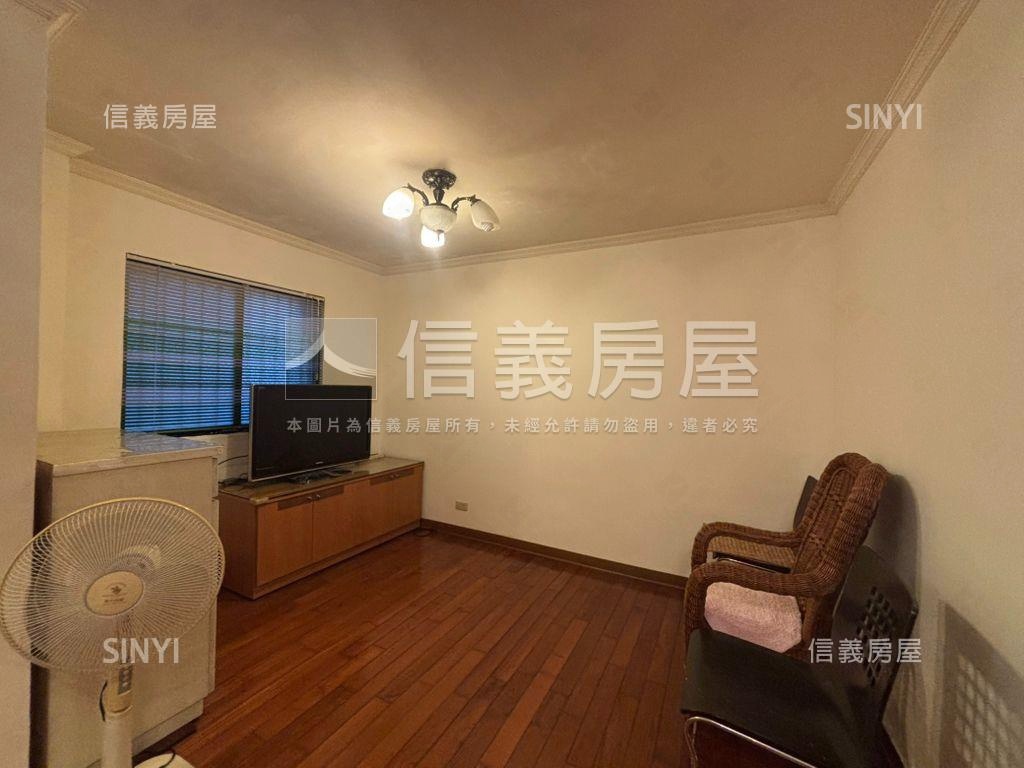 雙併海華電梯頂加房屋室內格局與周邊環境