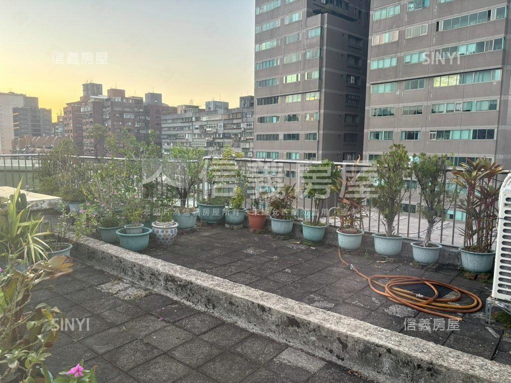 雙併海華電梯頂加房屋室內格局與周邊環境