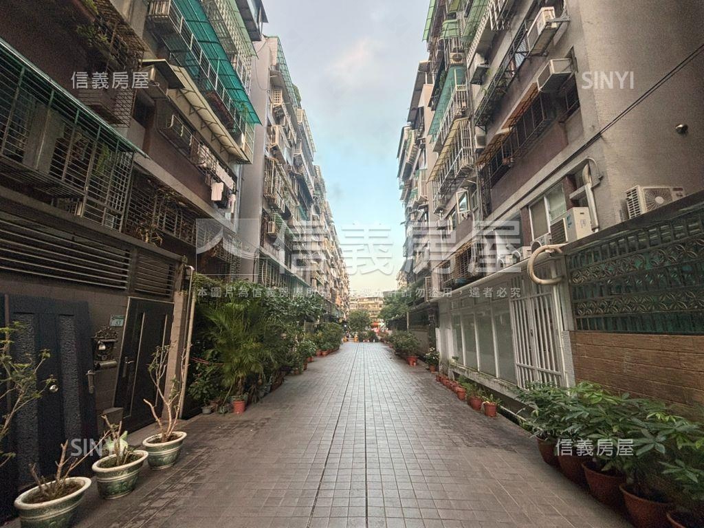 雙併海華電梯頂加房屋室內格局與周邊環境