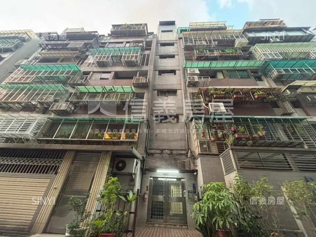 雙併海華電梯頂加房屋室內格局與周邊環境