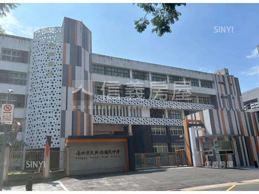 雙併海華電梯頂加房屋室內格局與周邊環境