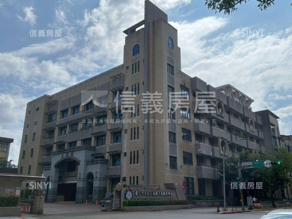 雙併海華電梯頂加房屋室內格局與周邊環境