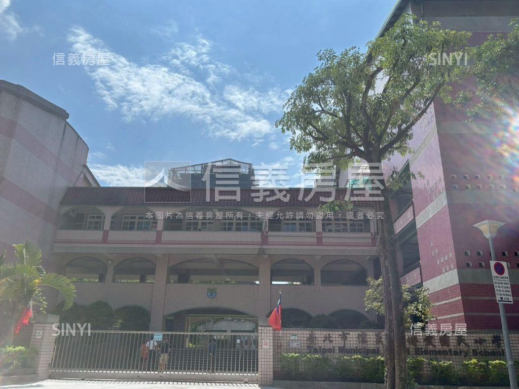 雙併海華電梯頂加房屋室內格局與周邊環境