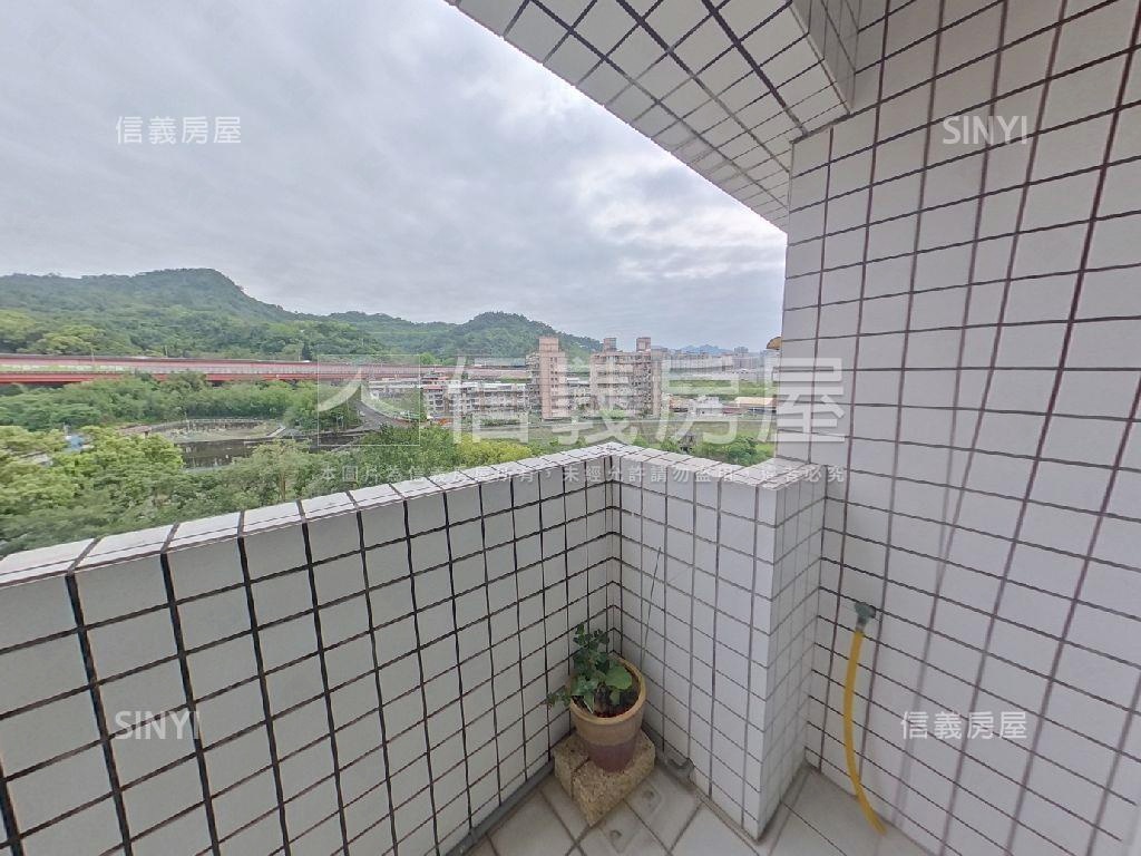 常春藤河景三房附車位房屋室內格局與周邊環境