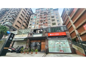 金湖路包租公邊間Ａ店面