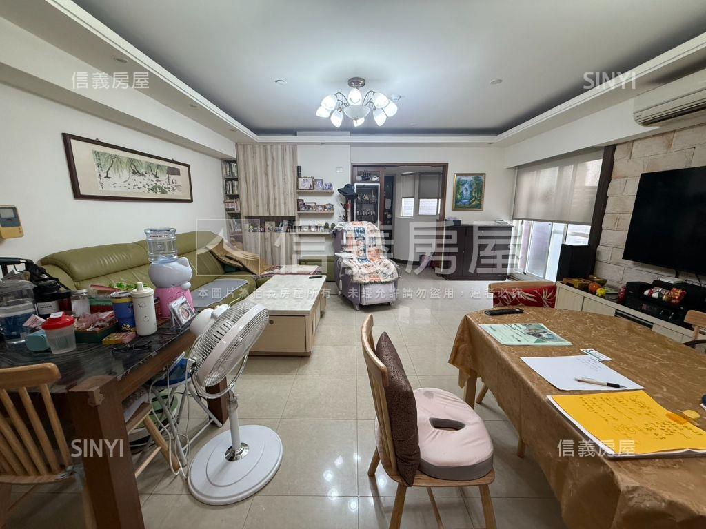 西屯大空間雙併４房平車房屋室內格局與周邊環境