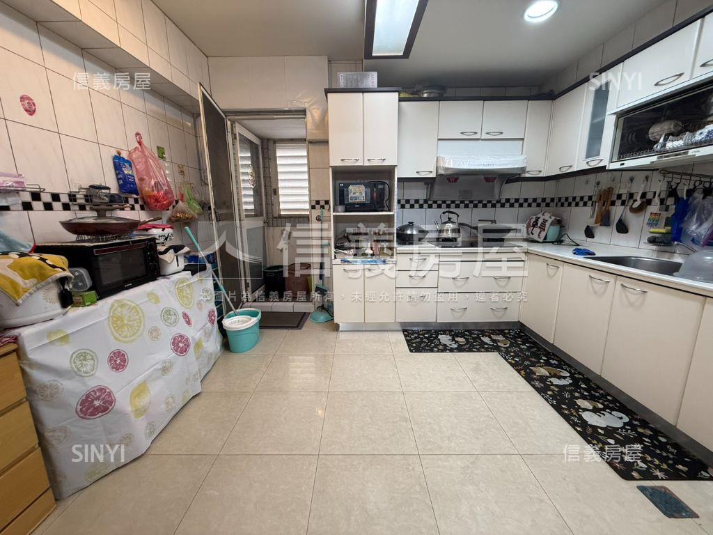 西屯大空間雙併４房平車房屋室內格局與周邊環境