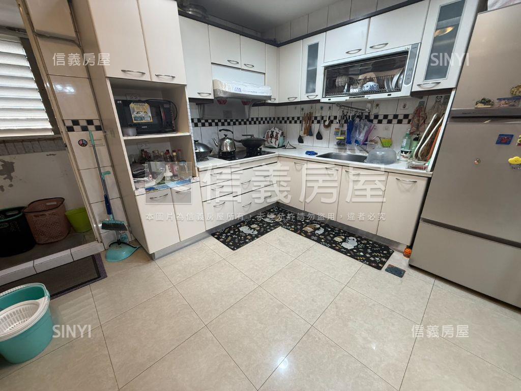 西屯大空間雙併４房平車房屋室內格局與周邊環境