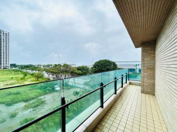 名軒海樂地三房車位