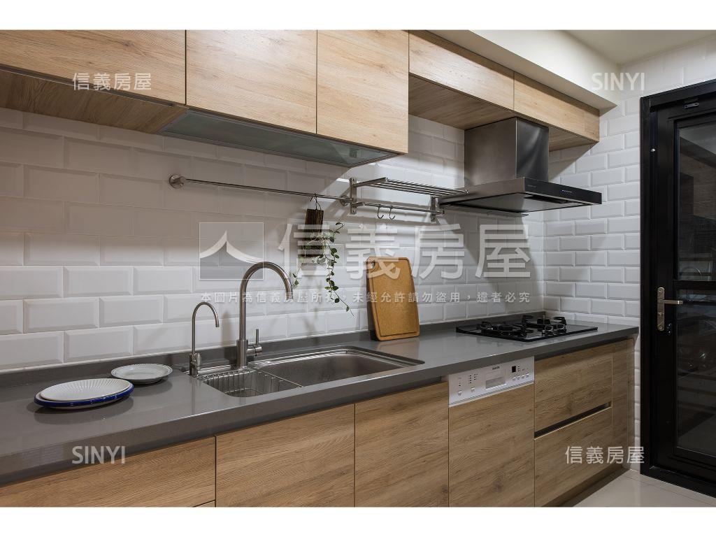 雙學苑闊景精裝潢四改三房屋室內格局與周邊環境