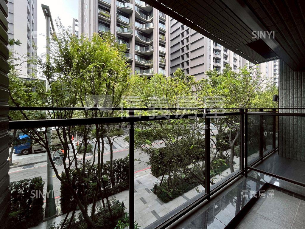 惠宇一清庭三房平車精裝戶房屋室內格局與周邊環境