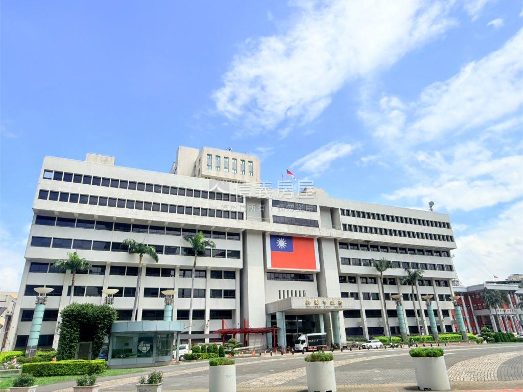 市府約十米面寬美地房屋室內格局與周邊環境