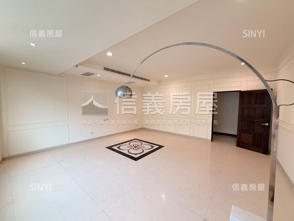 前鎮實業路＊霸氣電梯透天房屋室內格局與周邊環境