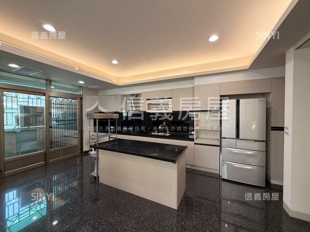 前鎮實業路＊霸氣電梯透天房屋室內格局與周邊環境