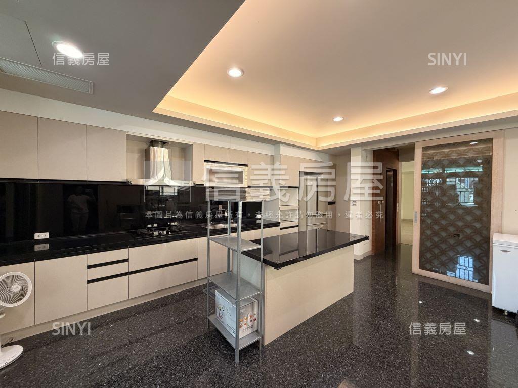 前鎮實業路＊霸氣電梯透天房屋室內格局與周邊環境