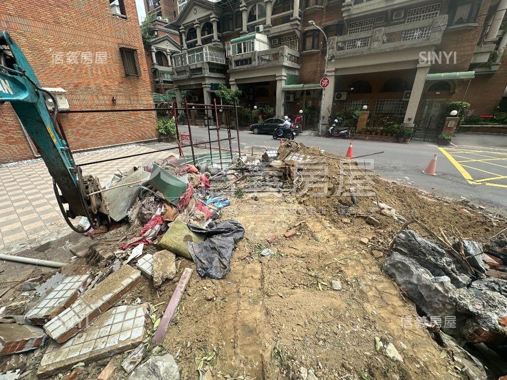 蓮埔街大面寬臨路角地房屋室內格局與周邊環境