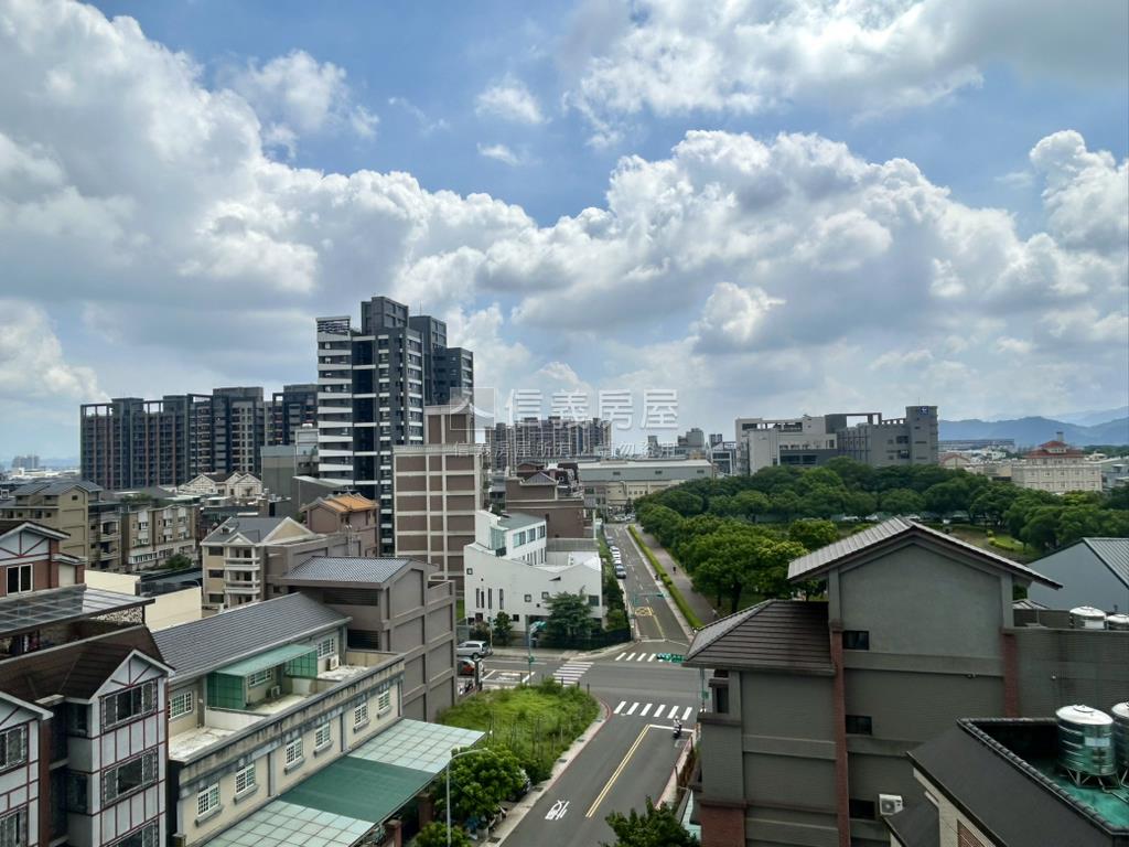 稀有逸極˙天際三房車位房屋室內格局與周邊環境