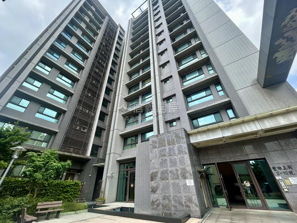 稀有逸極˙天際三房車位房屋室內格局與周邊環境