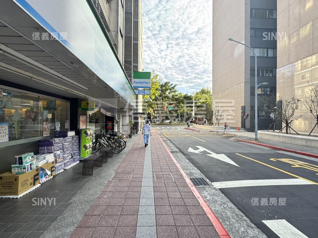 大面寬連鎖金店房屋室內格局與周邊環境