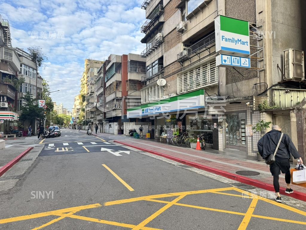 大面寬連鎖金店房屋室內格局與周邊環境