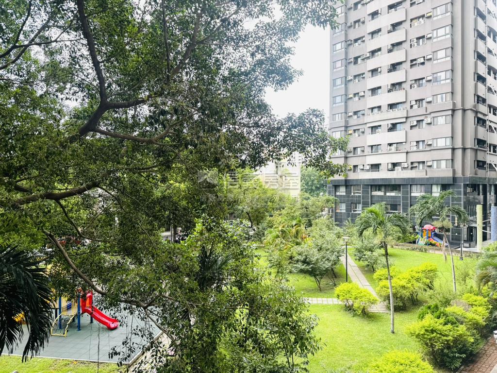 國雄馥花園面公園平面車位房屋室內格局與周邊環境