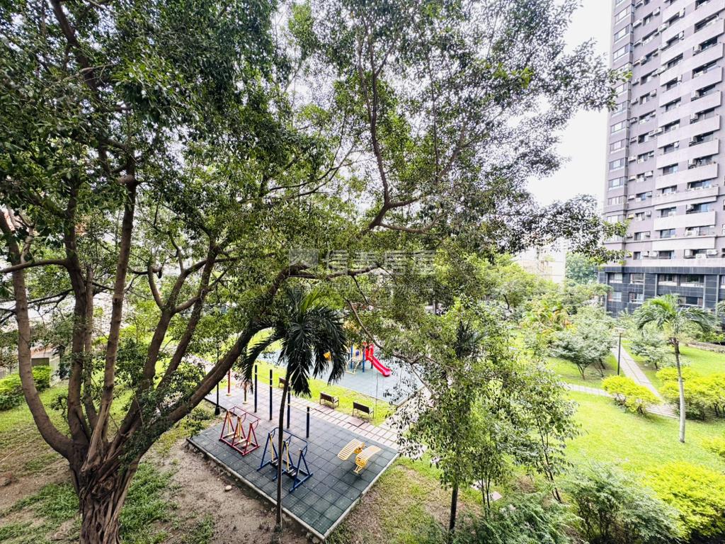 國雄馥花園面公園平面車位房屋室內格局與周邊環境