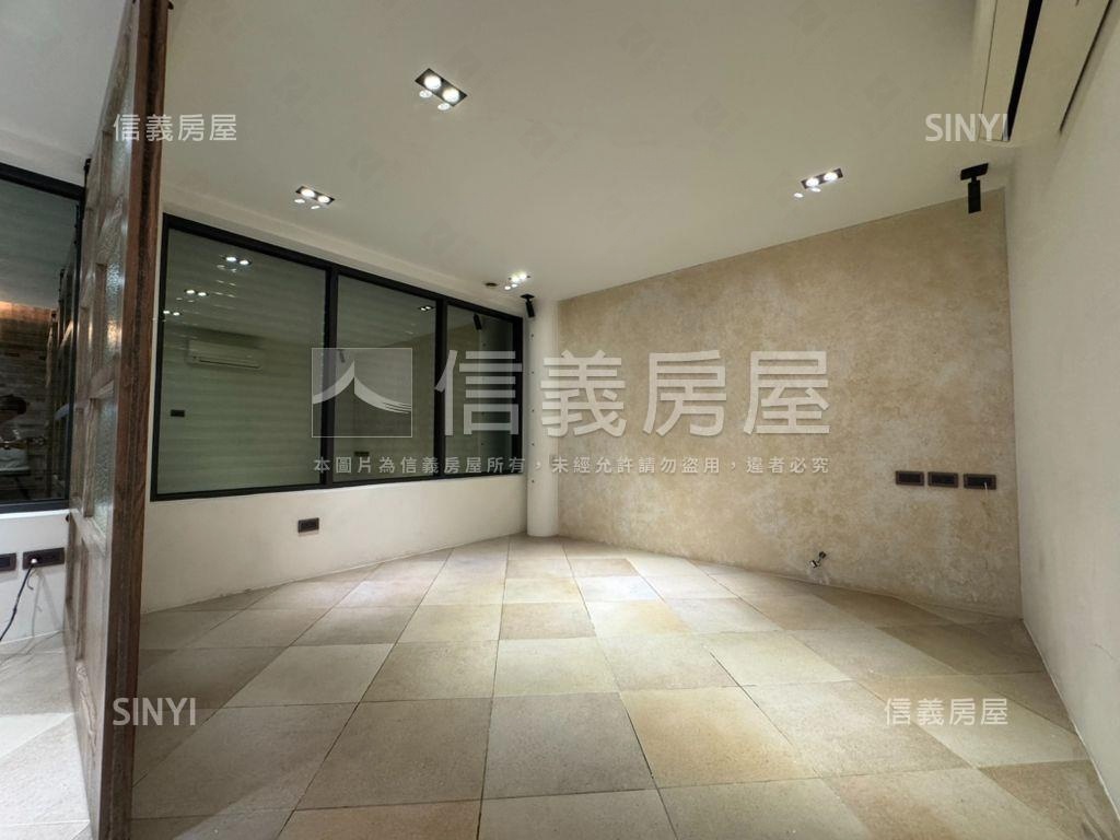 重慶北挑高裝潢住辦一樓房屋室內格局與周邊環境