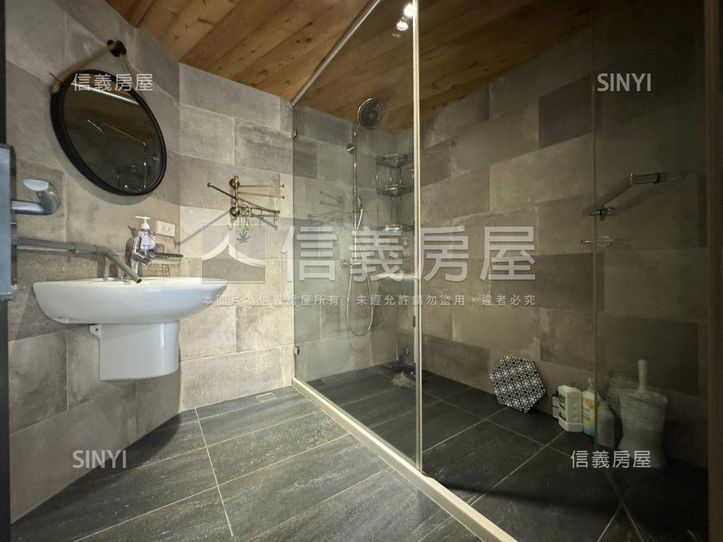 重慶北挑高裝潢住辦一樓房屋室內格局與周邊環境