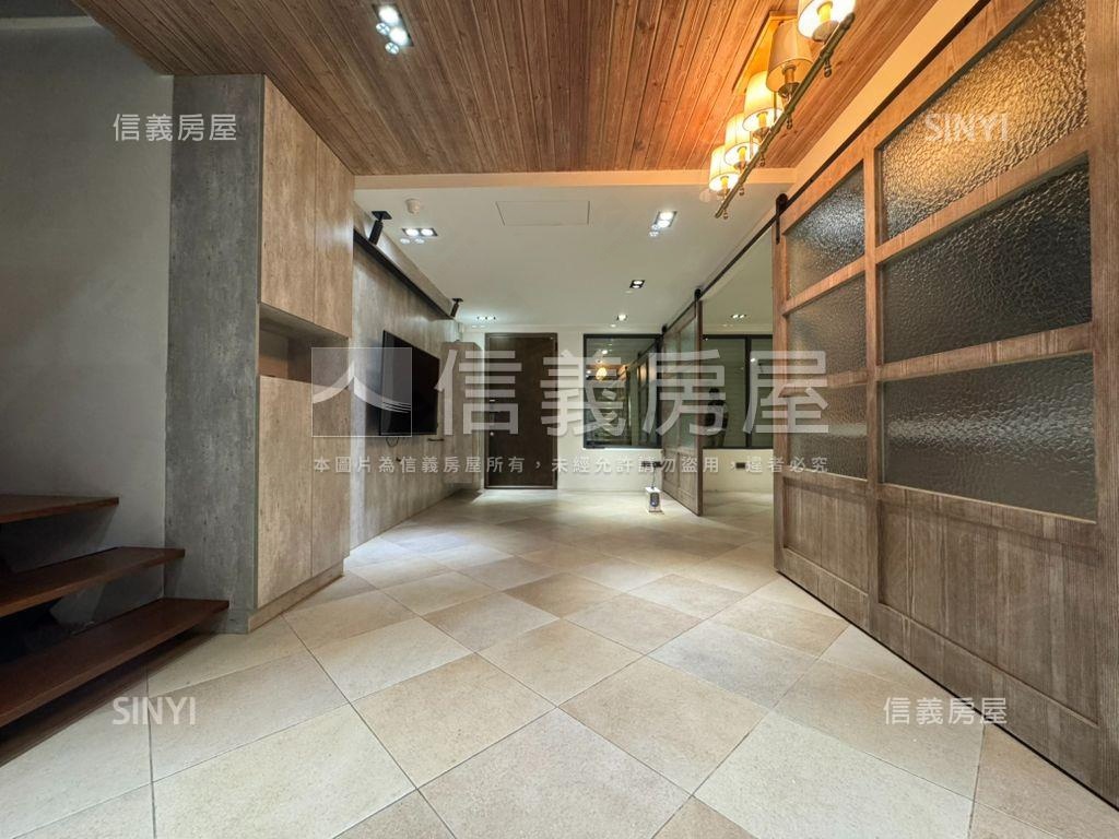 重慶北挑高裝潢住辦一樓房屋室內格局與周邊環境