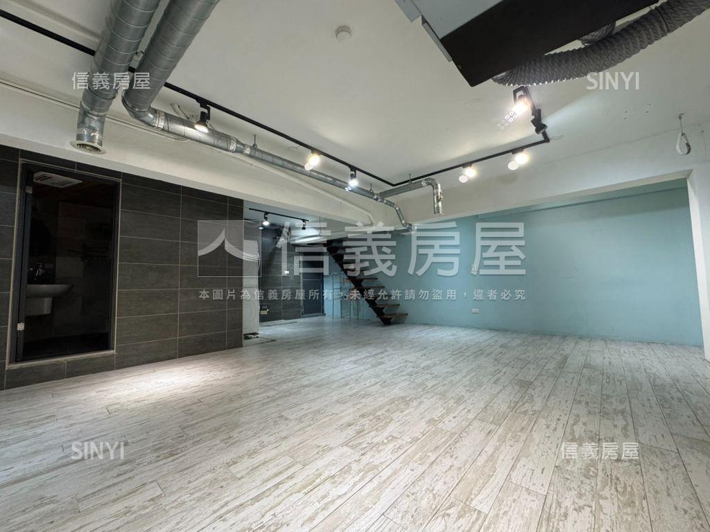 重慶北挑高裝潢住辦一樓房屋室內格局與周邊環境