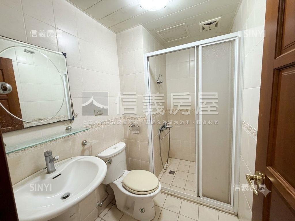 紐約５７街次頂樓三房平車房屋室內格局與周邊環境