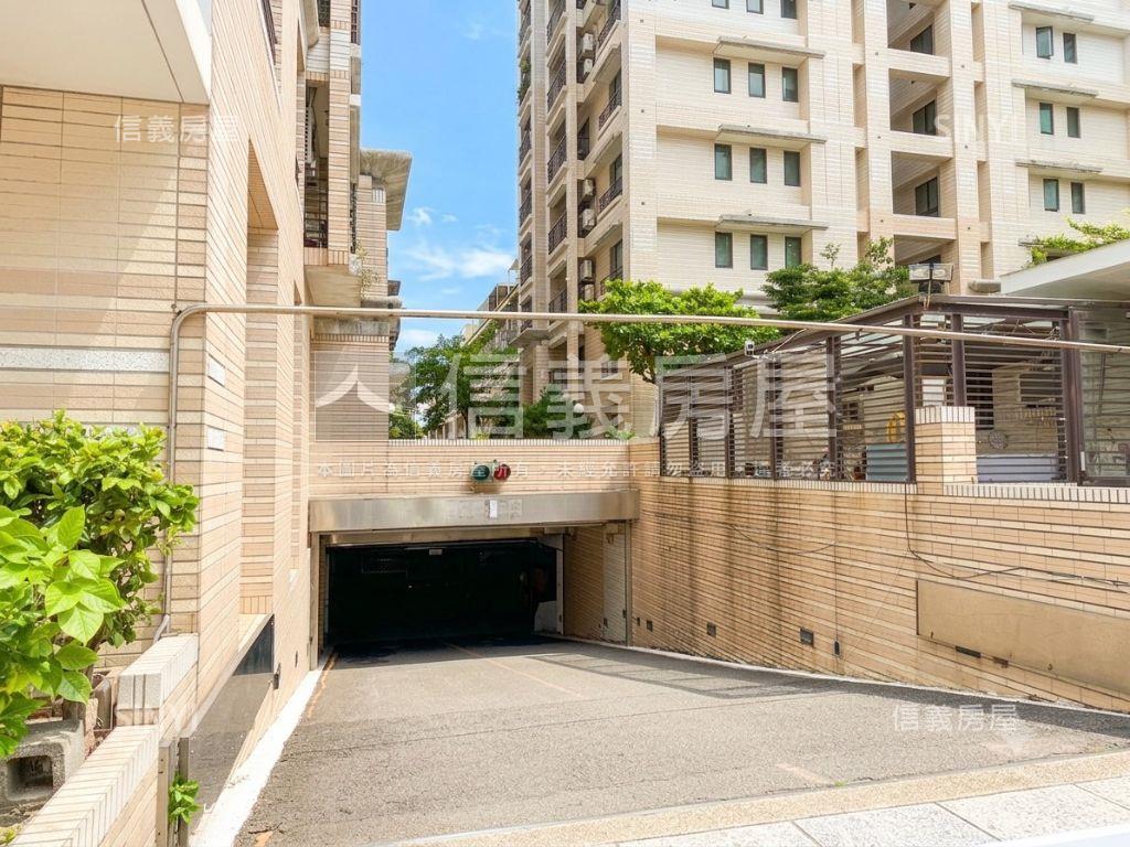 紐約５７街次頂樓三房平車房屋室內格局與周邊環境