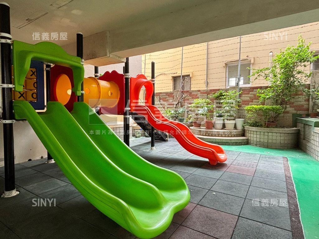 台中陽明四房車位露臺戶房屋室內格局與周邊環境