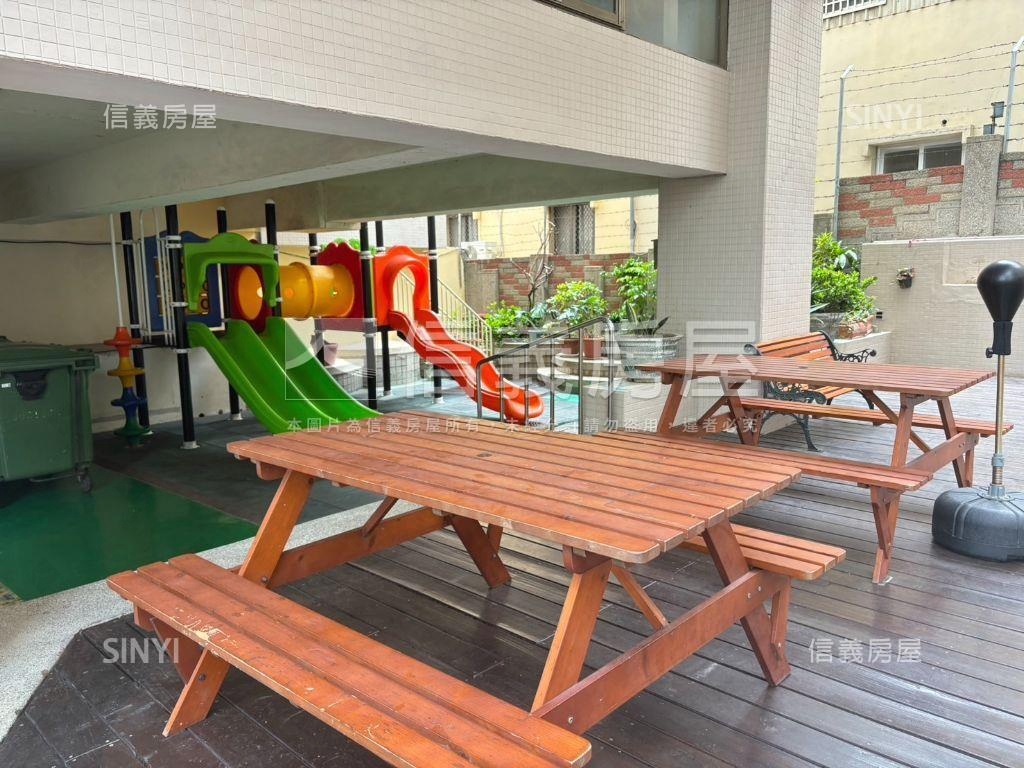 台中陽明四房車位露臺戶房屋室內格局與周邊環境